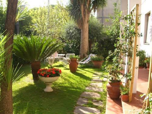 Tre Civette Sul Como Bed and Breakfast Marina di Massa Εξωτερικό φωτογραφία